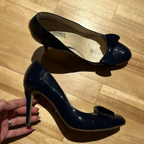 L.K. bennett dark blue patent leather heels - Picture 2 of 5